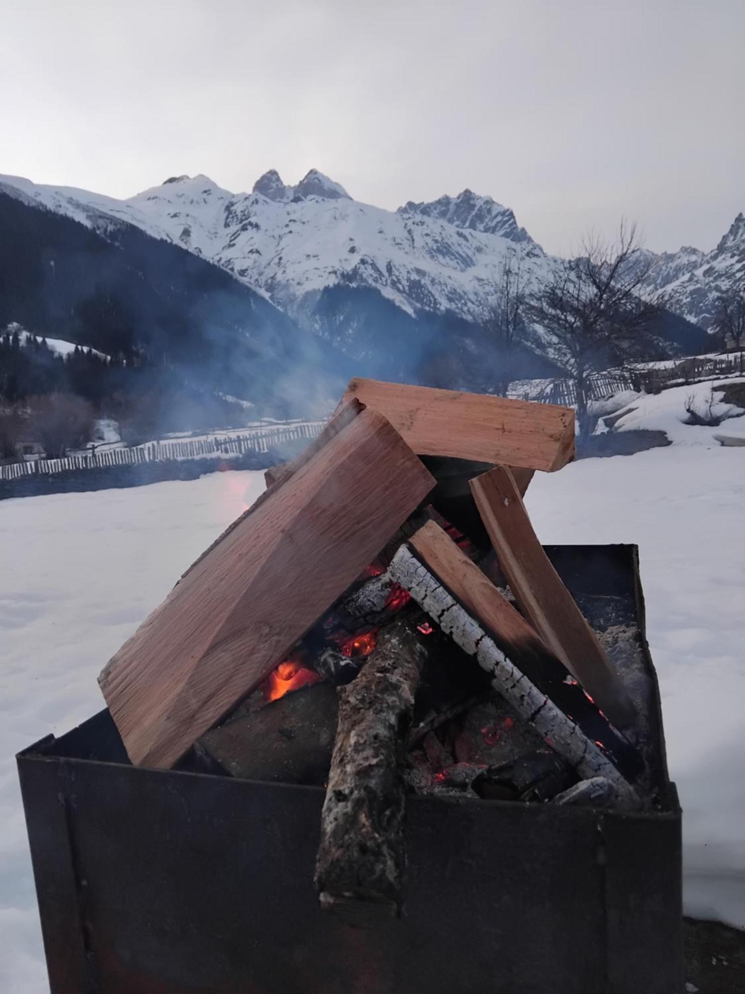 Tebdi Qor, Warm Home Местия Экстерьер фото
